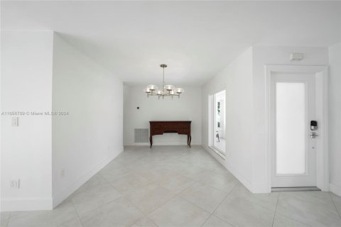 Casa en alquiler en Miami, Florida, 2 dormitorios, 141.58 m2 № 1356937 - foto 20