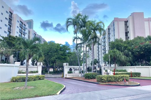 Copropriété à louer à Sunny Isles Beach, Floride: 1 chambre, 71.26 m2 № 1229998 - photo 3