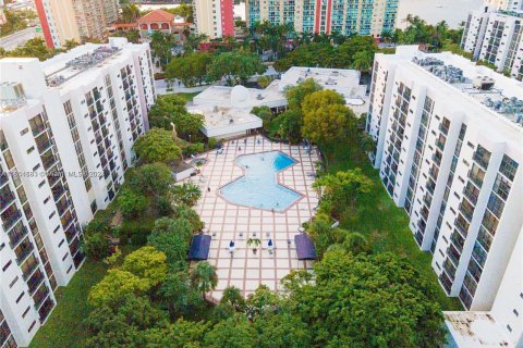 Copropriété à louer à Sunny Isles Beach, Floride: 1 chambre, 71.26 m2 № 1229998 - photo 4