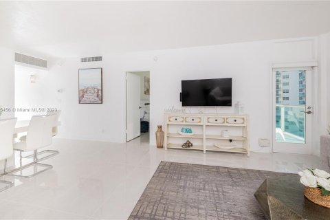 Condo in Hollywood, Florida, 2 bedrooms  № 754330 - photo 3