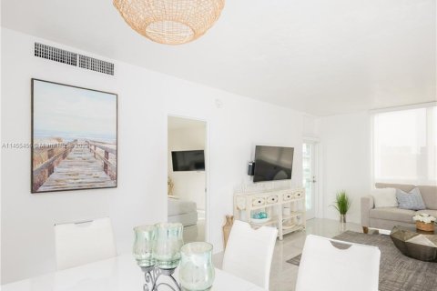 Copropriété à louer à Hollywood, Floride: 2 chambres, 108.97 m2 № 754330 - photo 14