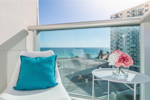 Condominio en alquiler en Hollywood, Florida, 2 dormitorios, 108.97 m2 № 754330 - foto 5