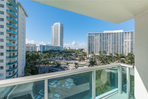 Copropriété à louer à Hollywood, Floride: 2 chambres, 108.97 m2 № 754330 - photo 7