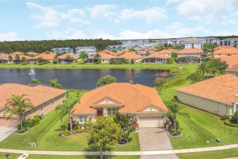 Villa ou maison à vendre à Kissimmee, Floride: 5 chambres, 248.23 m2 № 1344003 - photo 1