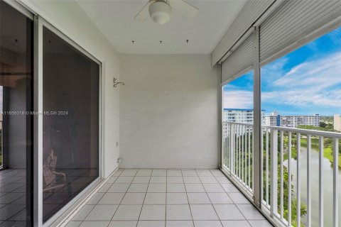 Condo in Hollywood, Florida, 1 bedroom  № 1356949 - photo 25