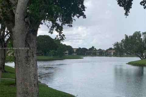 Villa ou maison à louer à Sunrise, Floride: 2 chambres, 90.12 m2 № 1356950 - photo 5