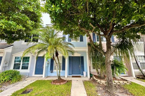 Townhouse in Margate, Florida 2 bedrooms, 103.12 sq.m. № 1356948 - photo 1