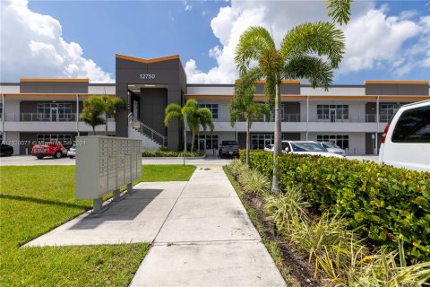 Immobilier commercial à vendre à Sweetwater, Floride № 965689 - photo 1