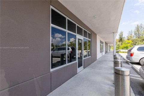 Immobilier commercial à vendre à Sweetwater, Floride № 965689 - photo 2