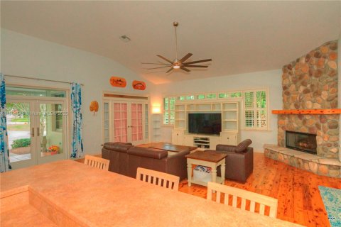 House in Hobe Sound, Florida 3 bedrooms, 276.66 sq.m. № 908552 - photo 10