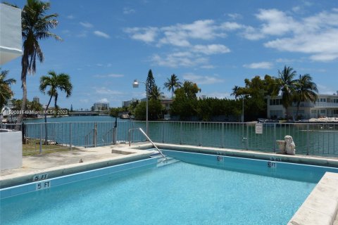 Condominio en venta en Miami Beach, Florida, 2 dormitorios, 104.7 m2 № 908705 - foto 2