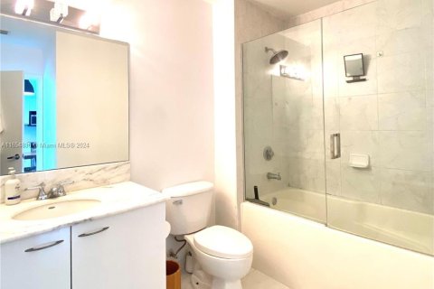 Condo in Miami, Florida, 1 bedroom  № 1355070 - photo 7