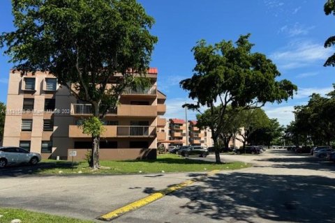 Copropriété à vendre à Miami, Floride: 2 chambres, 108.7 m2 № 1292142 - photo 9