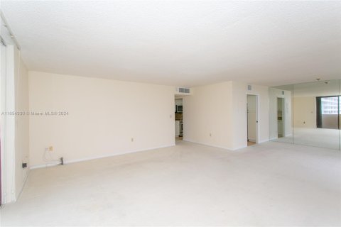 Condo in Coral Gables, Florida, 2 bedrooms  № 1355072 - photo 10