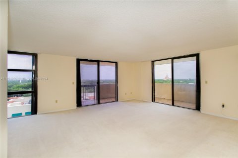 Condo in Coral Gables, Florida, 2 bedrooms  № 1355072 - photo 9