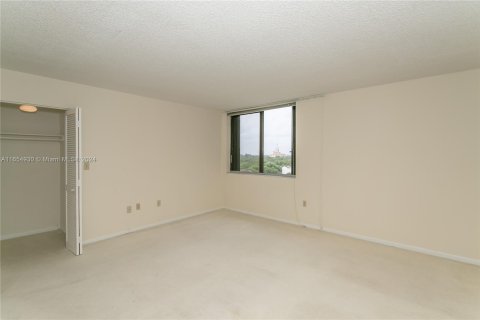 Condo in Coral Gables, Florida, 2 bedrooms  № 1355072 - photo 15