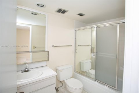 Condo in Coral Gables, Florida, 2 bedrooms  № 1355072 - photo 14