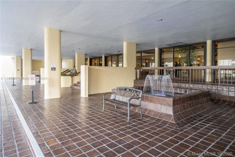 Condo in Coral Gables, Florida, 2 bedrooms  № 1355072 - photo 26