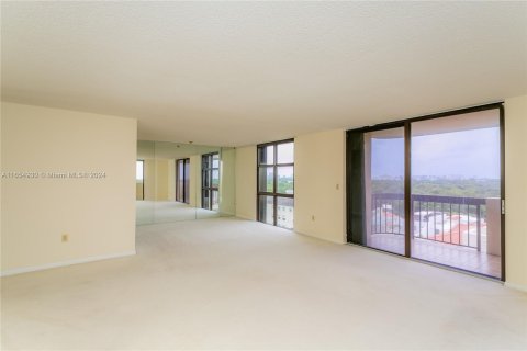 Condo in Coral Gables, Florida, 2 bedrooms  № 1355072 - photo 8