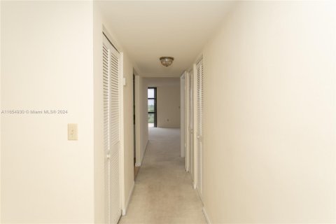 Condo in Coral Gables, Florida, 2 bedrooms  № 1355072 - photo 4