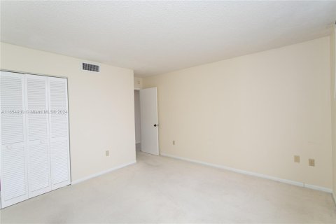 Condo in Coral Gables, Florida, 2 bedrooms  № 1355072 - photo 13