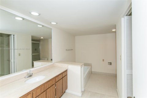 Condo in Coral Gables, Florida, 2 bedrooms  № 1355072 - photo 18