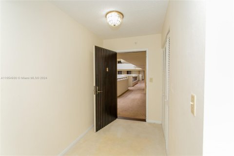 Condo in Coral Gables, Florida, 2 bedrooms  № 1355072 - photo 3