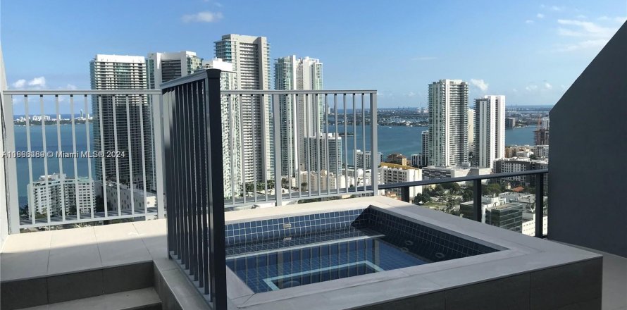 Condominio en Miami, Florida, 2 dormitorios  № 1401129