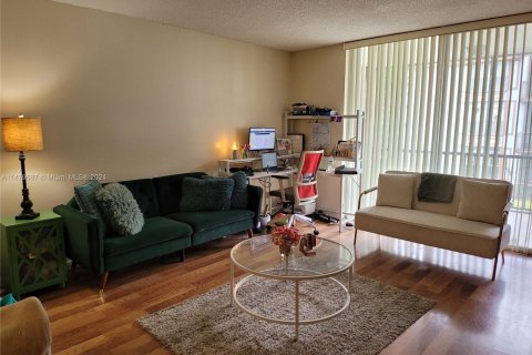 Condo in Lauderhill, Florida, 1 bedroom  № 1117227 - photo 2