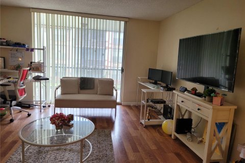 Condominio en venta en Lauderhill, Florida, 1 dormitorio, 74.32 m2 № 1117227 - foto 5