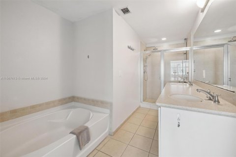 Condominio en venta en Aventura, Florida, 3 dormitorios, 153.29 m2 № 1117272 - foto 19