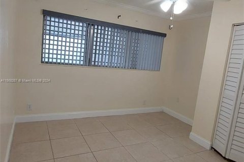 Condominio en venta en North Miami Beach, Florida, 2 dormitorios, 98.94 m2 № 1117312 - foto 12