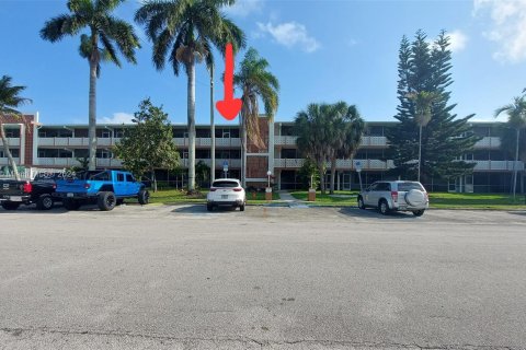 Condominio en venta en North Miami Beach, Florida, 2 dormitorios, 98.94 m2 № 1117312 - foto 1