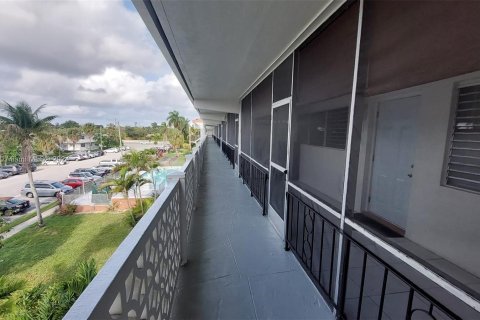 Condominio en venta en North Miami Beach, Florida, 2 dormitorios, 98.94 m2 № 1117312 - foto 11