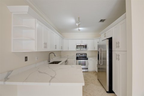 Townhouse in Hollywood, Florida 3 bedrooms, 162.39 sq.m. № 913122 - photo 20