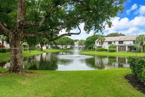 Copropriété à vendre à Coconut Creek, Floride: 3 chambres, 104.05 m2 № 1372543 - photo 1