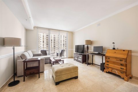 Condo in Miami, Florida, 1 bedroom  № 1372544 - photo 1