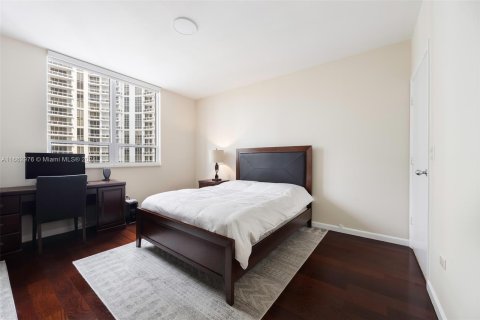 Condo in Miami, Florida, 1 bedroom  № 1372544 - photo 7