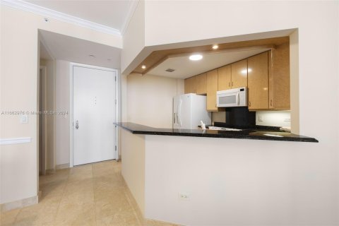 Condo in Miami, Florida, 1 bedroom  № 1372544 - photo 4