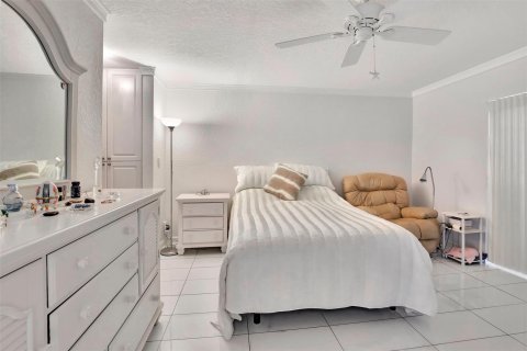 Condo in Pembroke Pines, Florida, 2 bedrooms  № 1077404 - photo 11