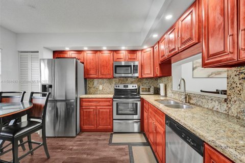 Condominio en venta en Pembroke Pines, Florida, 2 dormitorios, 110.74 m2 № 912623 - foto 7