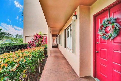 Condominio en venta en Pembroke Pines, Florida, 2 dormitorios, 110.74 m2 № 912623 - foto 3