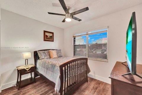 Condominio en venta en Pembroke Pines, Florida, 2 dormitorios, 110.74 m2 № 912623 - foto 11