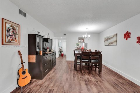 Condominio en venta en Pembroke Pines, Florida, 2 dormitorios, 110.74 m2 № 912623 - foto 16