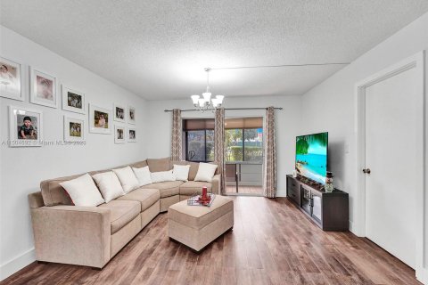 Condominio en venta en Pembroke Pines, Florida, 2 dormitorios, 110.74 m2 № 912623 - foto 20