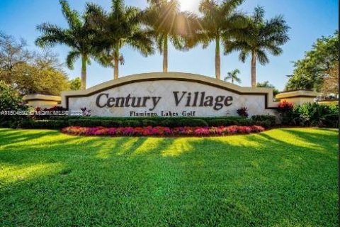 Condominio en venta en Pembroke Pines, Florida, 2 dormitorios, 110.74 m2 № 912623 - foto 1