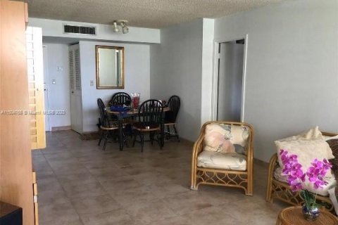 Condo in Sunny Isles Beach, Florida, 1 bedroom  № 912717 - photo 1