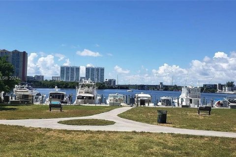 Condo in Sunny Isles Beach, Florida, 1 bedroom  № 912717 - photo 20