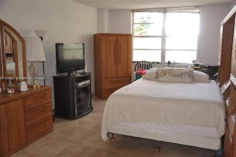 Condo in Sunny Isles Beach, Florida, 1 bedroom  № 912717 - photo 5