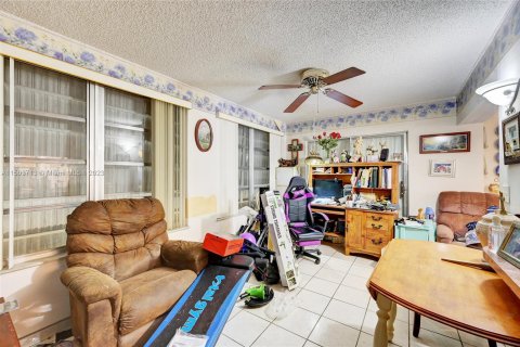 Villa ou maison à vendre à Tamarac, Floride: 2 chambres, 93.09 m2 № 912671 - photo 15